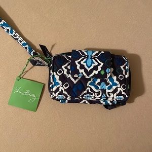 Brand new Vera Bradley smartphone wristlet 2.0
